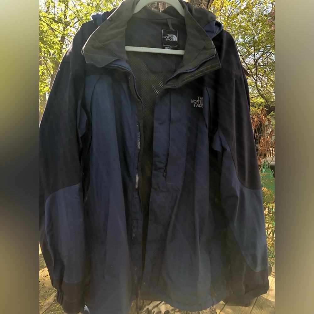The North Face Men's Black and Blue Rain Jacket
